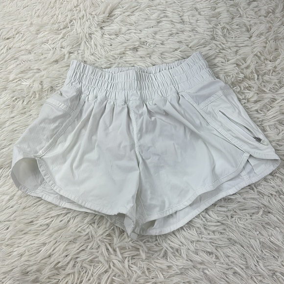 Lululemon Tracker Shorts White - Picture 1 of 4